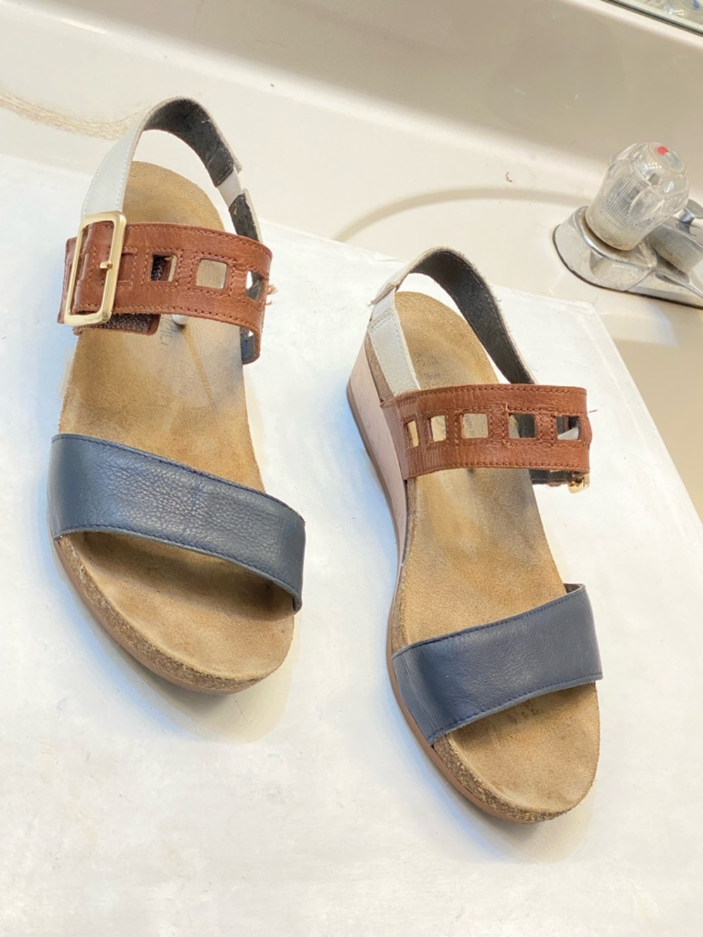 NOAT women Dynasty wedge sandal Size 39 US Size 8 good condition clean interior